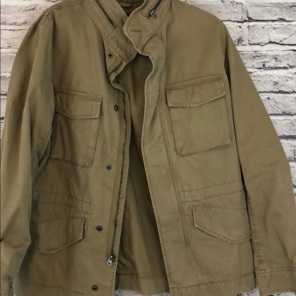 Men’s jacket with foldable hood